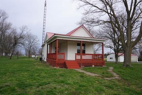 210 E Main St, Camargo, IL 61919 photo 2