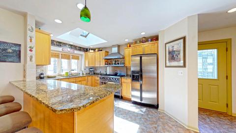 539 E 8th Ave, Naperville, IL 60563 photo 2