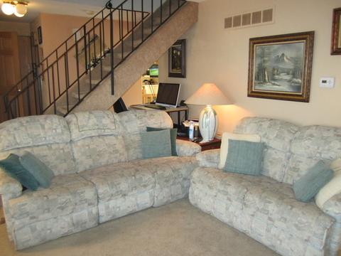 1269 Leawood Dr, Elgin, IL 60120 photo 2