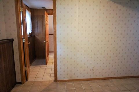 801 Castleton Dr, Champaign, IL 61821 photo 29