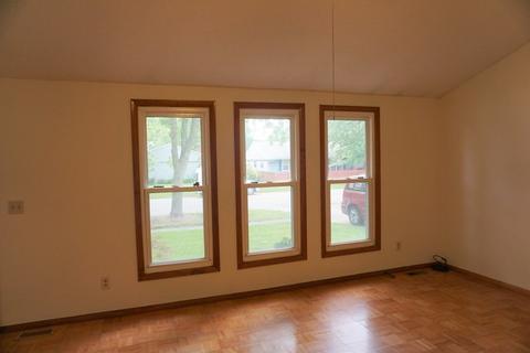 801 Castleton Dr, Champaign, IL 61821 photo 9