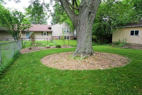 801 Castleton Dr, Champaign, IL 61821 photo 7