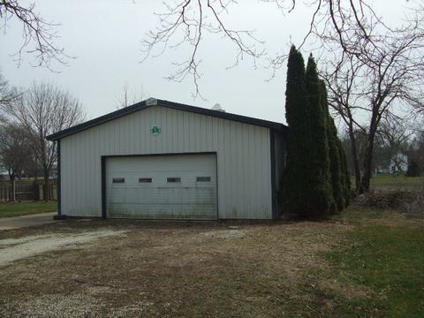 328 E Seminary Ave, Onarga, IL 60955 photo 3