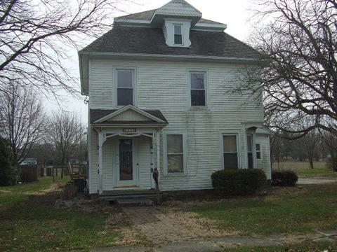 328 E Seminary Ave, Onarga, IL 60955 photo 2