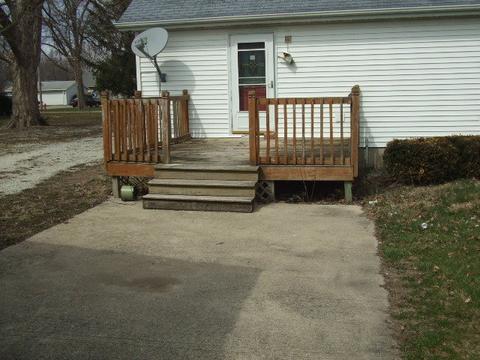 328 E Seminary Ave, Onarga, IL 60955 photo 5