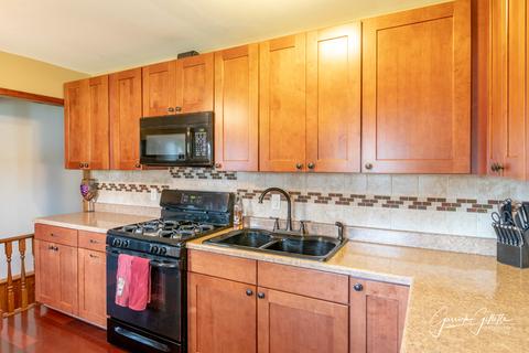 203 Edgelawn Dr, Plano, IL 60545 photo 3