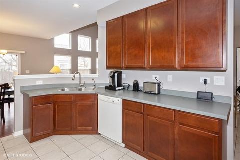 7016 Creekside Dr, Plainfield, IL 60586 photo 3