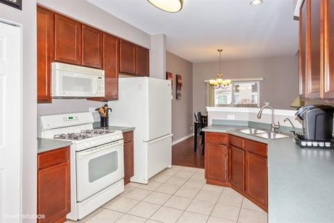 7016 Creekside Dr, Plainfield, IL 60586 photo 2