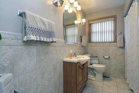 986 S 2nd Ave, Des Plaines, IL 60016 photo 15