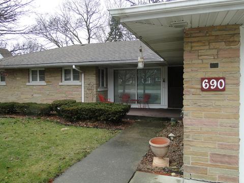 690 S Wall St, Kankakee, IL 60901 photo 2