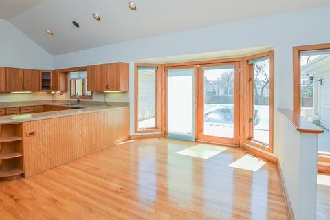 1342 Avalon Ct, Wheaton, IL 60189 photo 8