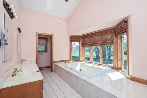 1342 Avalon Ct, Wheaton, IL 60189 photo 14