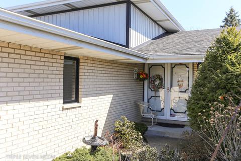 7913 W 80th Pl, Bridgeview, IL 60455 photo 4