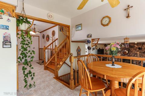 7913 W 80th Pl, Bridgeview, IL 60455 photo 7