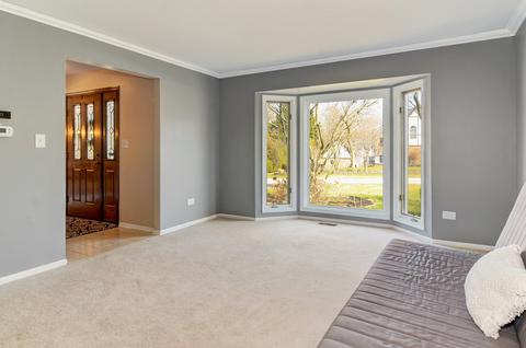 235 81st St, Willowbrook, IL 60527 photo 4