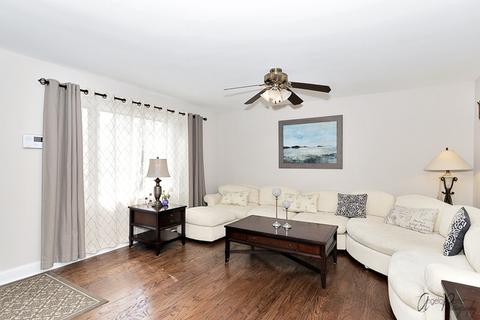 102 W Wayne Pl, Wheeling, IL 60090 photo 4