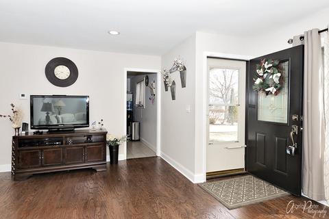 102 W Wayne Pl, Wheeling, IL 60090 photo 2
