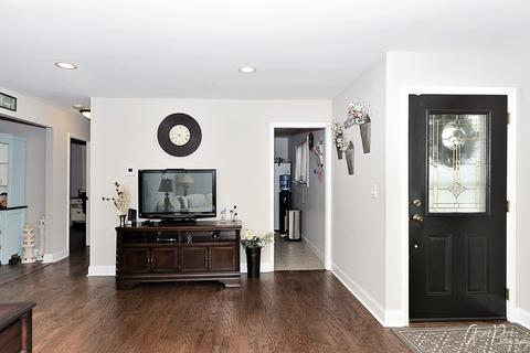 102 W Wayne Pl, Wheeling, IL 60090 photo 3