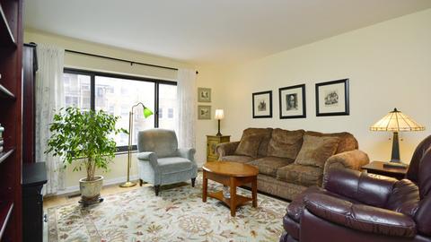 835 Judson Ave #208, Evanston, IL 60202 photo 2