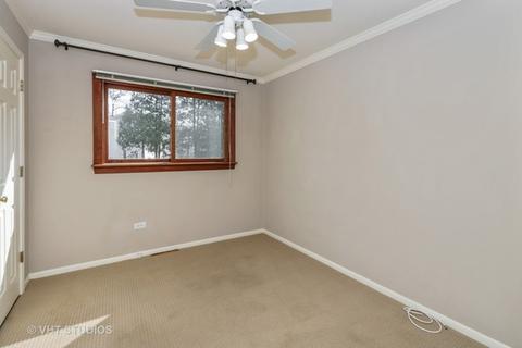 63 Rose Tree Ln, Lindenhurst, IL 60046 photo 8
