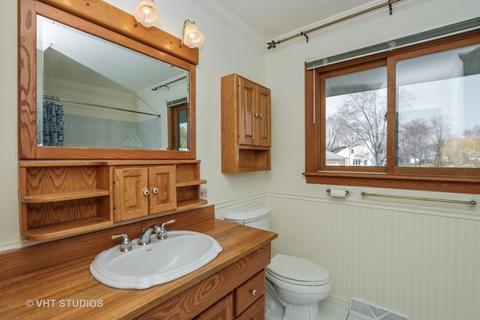 63 Rose Tree Ln, Lindenhurst, IL 60046 photo 9