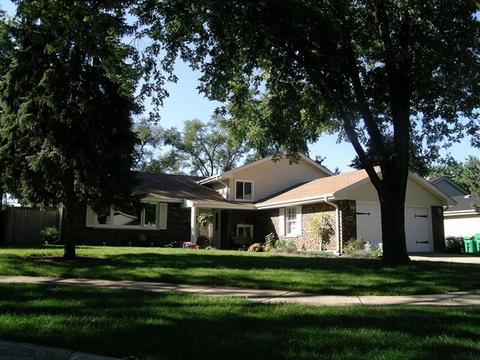177 Sunrise Dr, Wheeling, IL 60090 photo 1