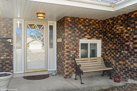 177 Sunrise Dr, Wheeling, IL 60090 photo 2