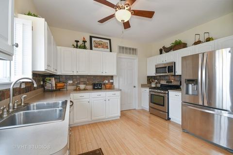 486 Gray Ave, Elburn, IL 60119 photo 4