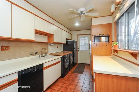 593 Bridget Pl, Wheeling, IL 60090 photo 4