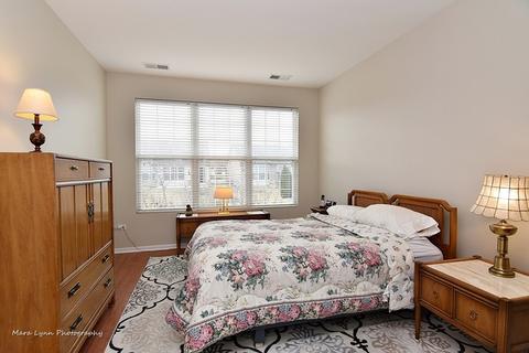 2827 Beacon Point Cir, Elgin, IL 60124 photo 13