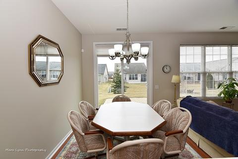 2827 Beacon Point Cir, Elgin, IL 60124 photo 8