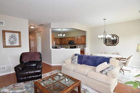 2827 Beacon Point Cir, Elgin, IL 60124 photo 11