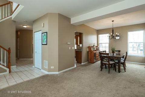 806 Adderly Ln, Gurnee, IL 60031 photo 2