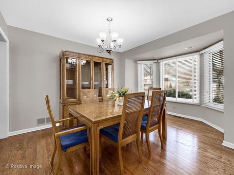 892 Casa Solana Dr, Wheaton, IL 60189 photo 8