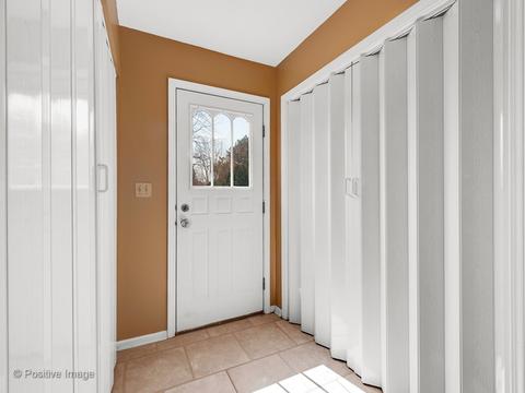 892 Casa Solana Dr, Wheaton, IL 60189 photo 14