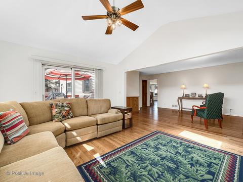 892 Casa Solana Dr, Wheaton, IL 60189 photo 4