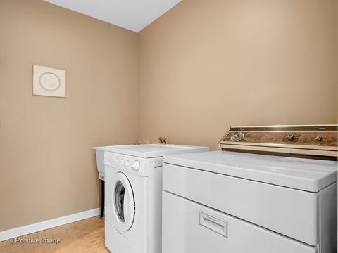892 Casa Solana Dr, Wheaton, IL 60189 photo 24