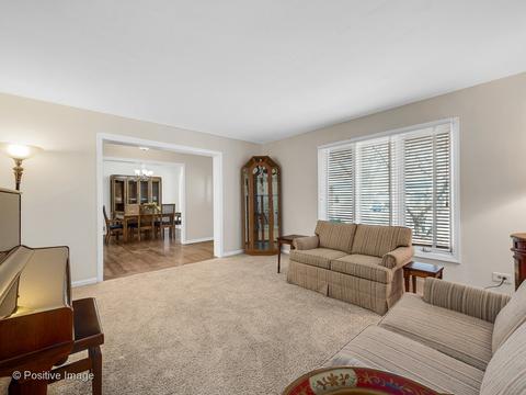 892 Casa Solana Dr, Wheaton, IL 60189 photo 7
