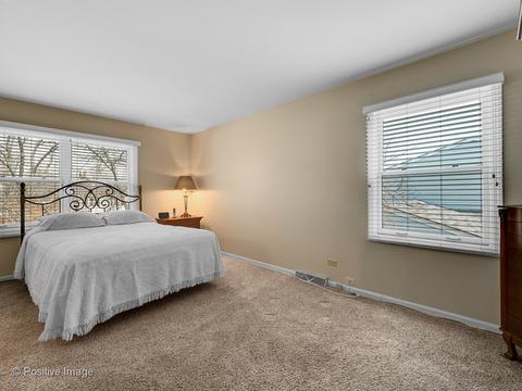 892 Casa Solana Dr, Wheaton, IL 60189 photo 15
