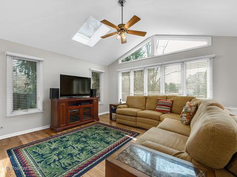 892 Casa Solana Dr, Wheaton, IL 60189 photo 3