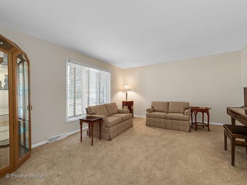 892 Casa Solana Dr, Wheaton, IL 60189 photo 6