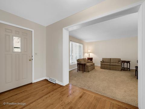 892 Casa Solana Dr, Wheaton, IL 60189 photo 5