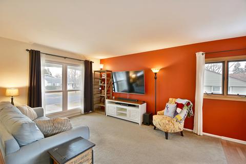 142 Saint Armand Ln, Wheeling, IL 60090 photo 3