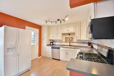 142 Saint Armand Ln, Wheeling, IL 60090 photo 9