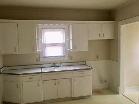 1051 W Hickory St, Kankakee, IL 60901 photo 2