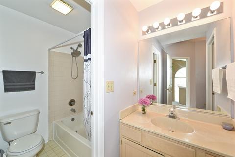 996 Spring Ct, Darien, IL 60561 photo 8
