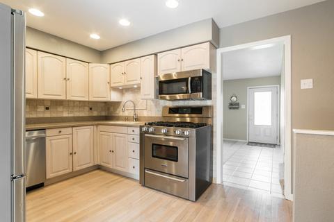 767 W Stearns Rd, Bartlett, IL 60103 photo 9