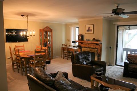 320 Sheridan Dr #2D, Willowbrook, IL 60527 photo 4