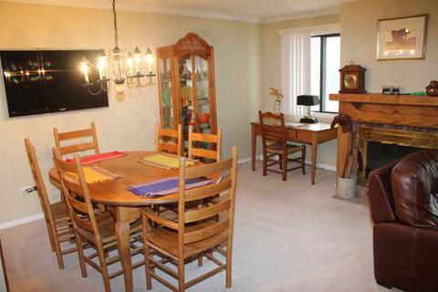 320 Sheridan Dr #2D, Willowbrook, IL 60527 photo 5