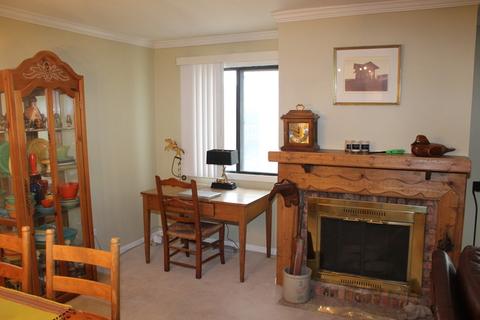 320 Sheridan Dr #2D, Willowbrook, IL 60527 photo 6